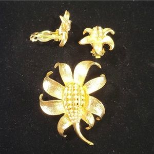 Vintage Coro pearl brooch and earring set